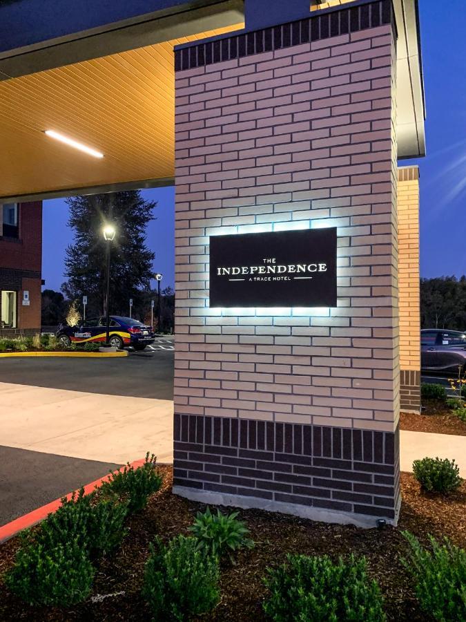 The Independence Hotel エクステリア 写真